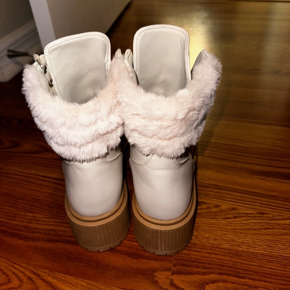 Boots - Picture 6 of 9